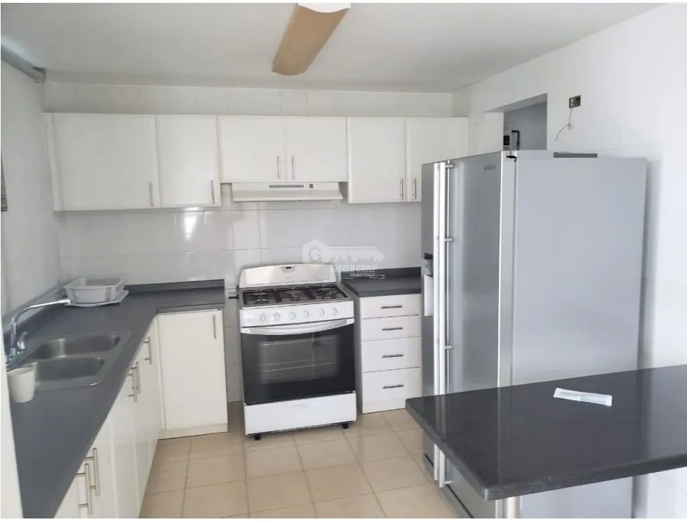 SE VENDE APARTAMENTO EN PH BELVIEW TOWER 80M 2 HABITACIONES CON BALCON