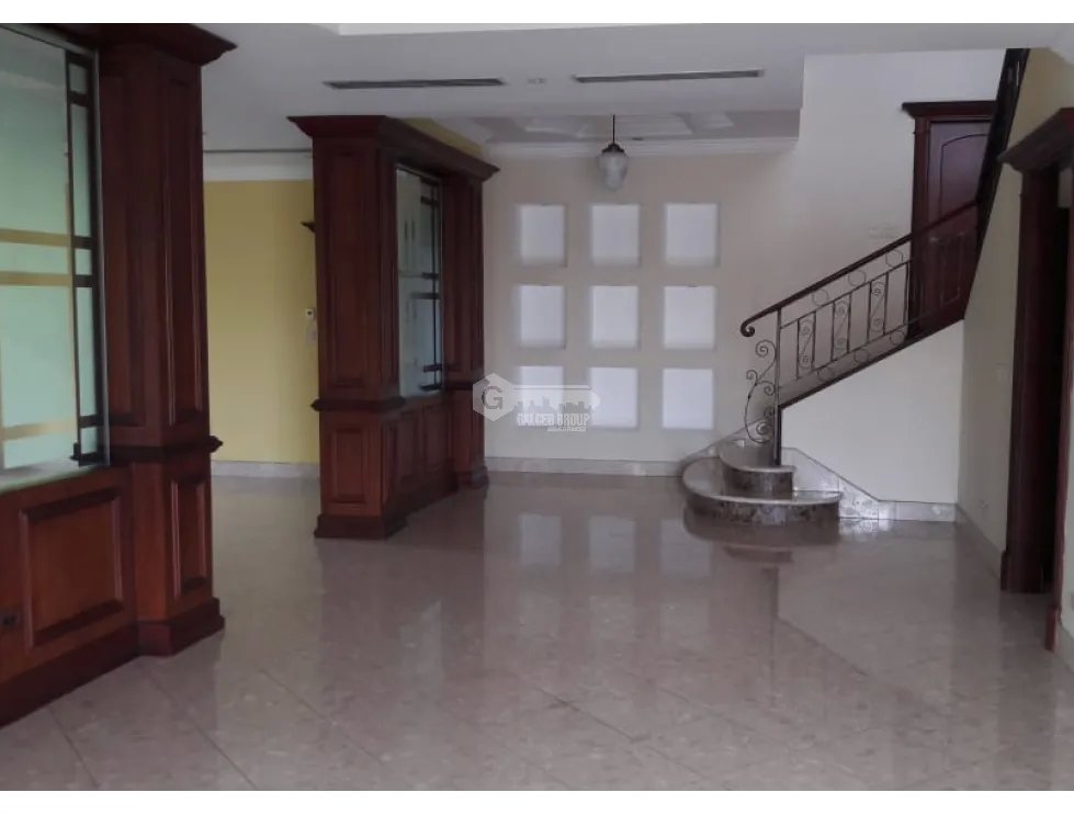 SE VENDE CASA ALTOS DE BETANIA DE 400M CON 3 HABITACION DE 2 NIVELES