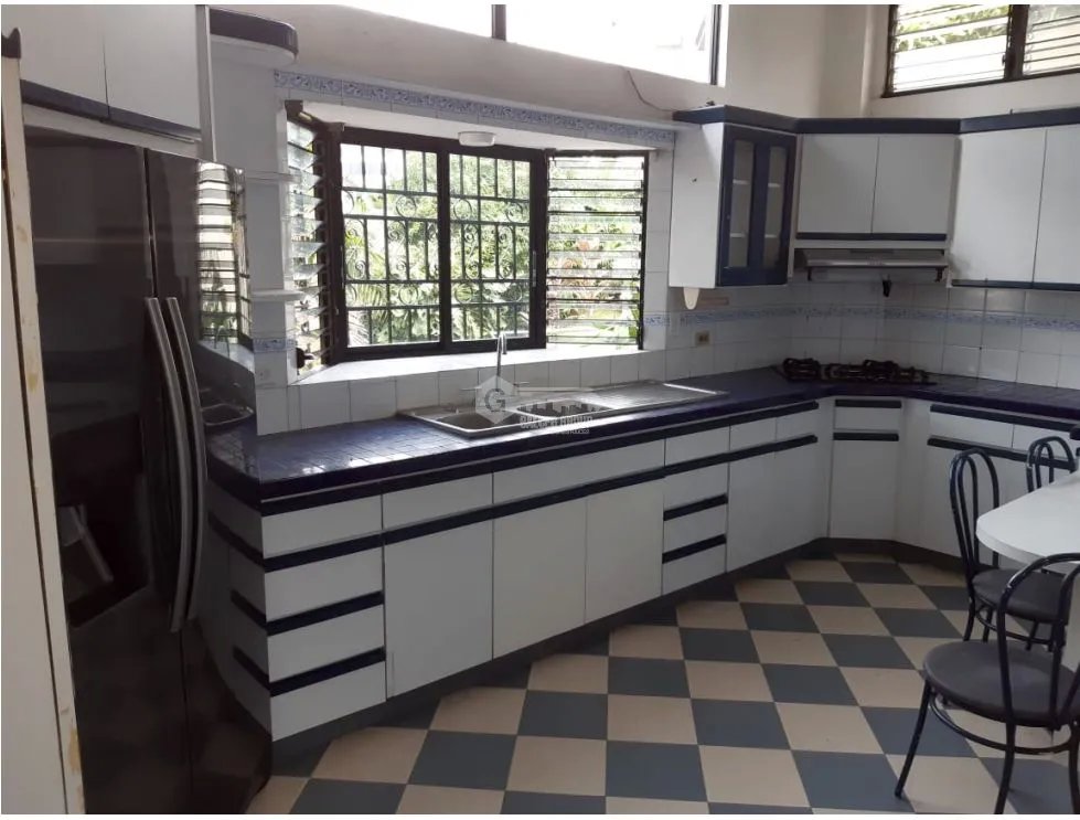 ALTOS DE BETANIA / 400M / 3 HABITACIONES / 2 NIVELES / 4 PARKING