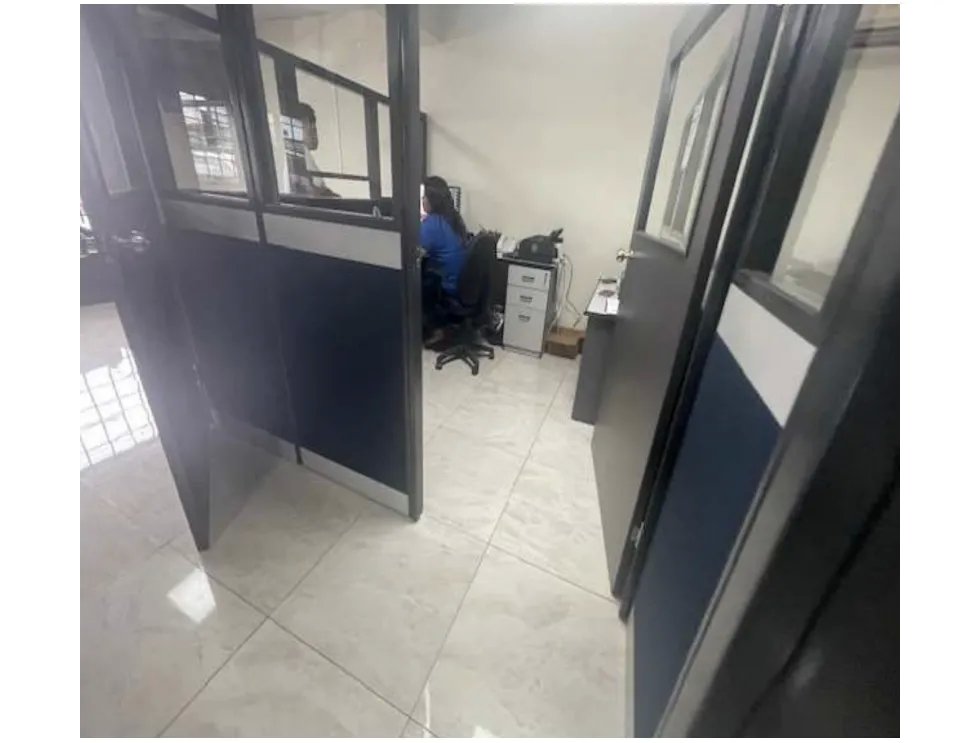 SE VENDE LOCAL COMERCIAL EN LA CHORRERA SOBRE AVENIDA LIBERTADOR