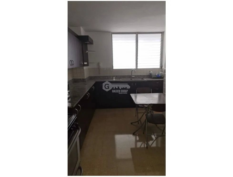 SE VENDE APARTAMENTO EN OBARRIO EDIFICIO EDEN ROC CON 2 BALCONES