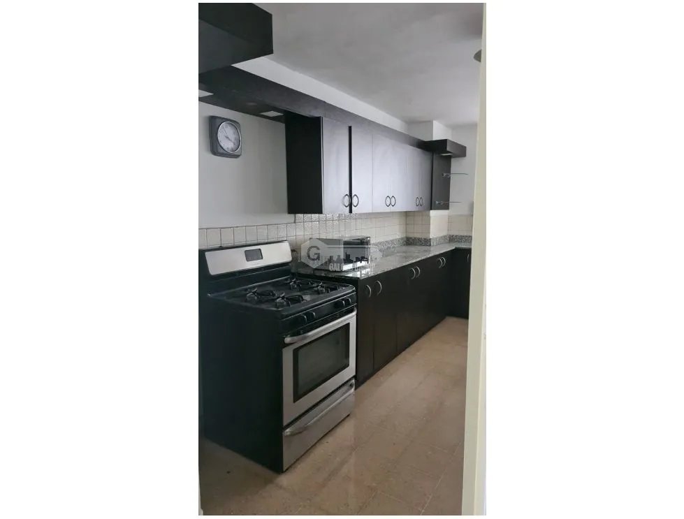 SE VENDE APARTAMENTO EN OBARRIO EDIFICIO EDEN ROC CON 2 BALCONES