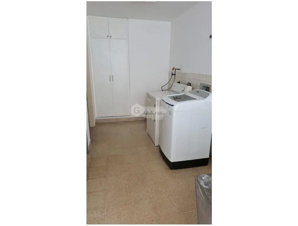 SE VENDE APARTAMENTO EN OBARRIO EDIFICIO EDEN ROC CON 2 BALCONES