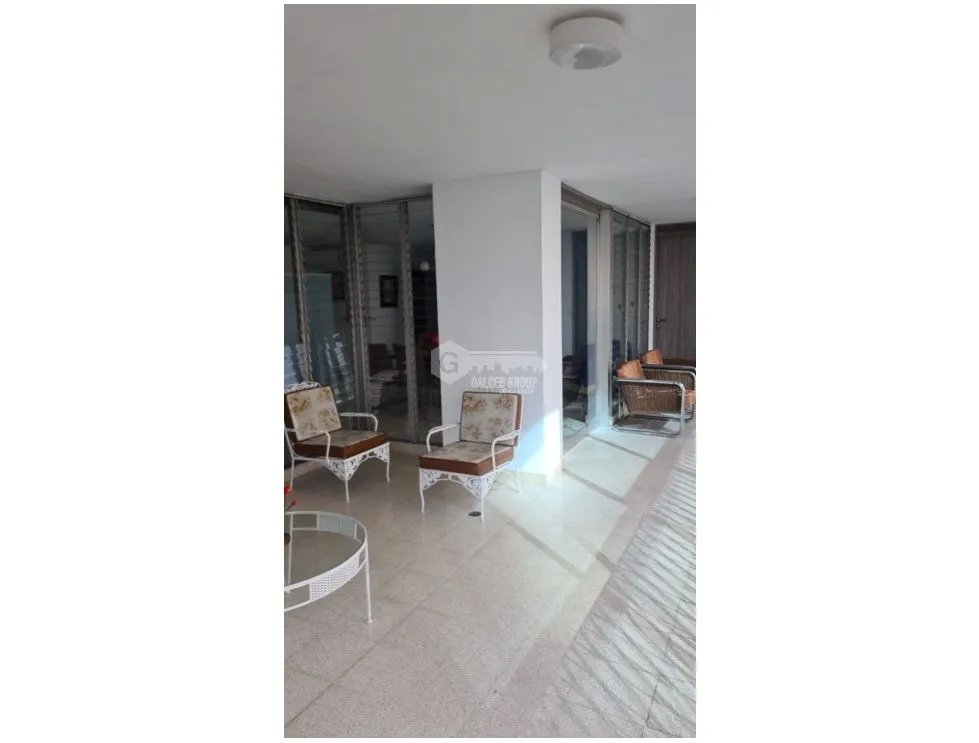 SE VENDE APARTAMENTO EN OBARRIO EDIFICIO EDEN ROC CON 2 BALCONES