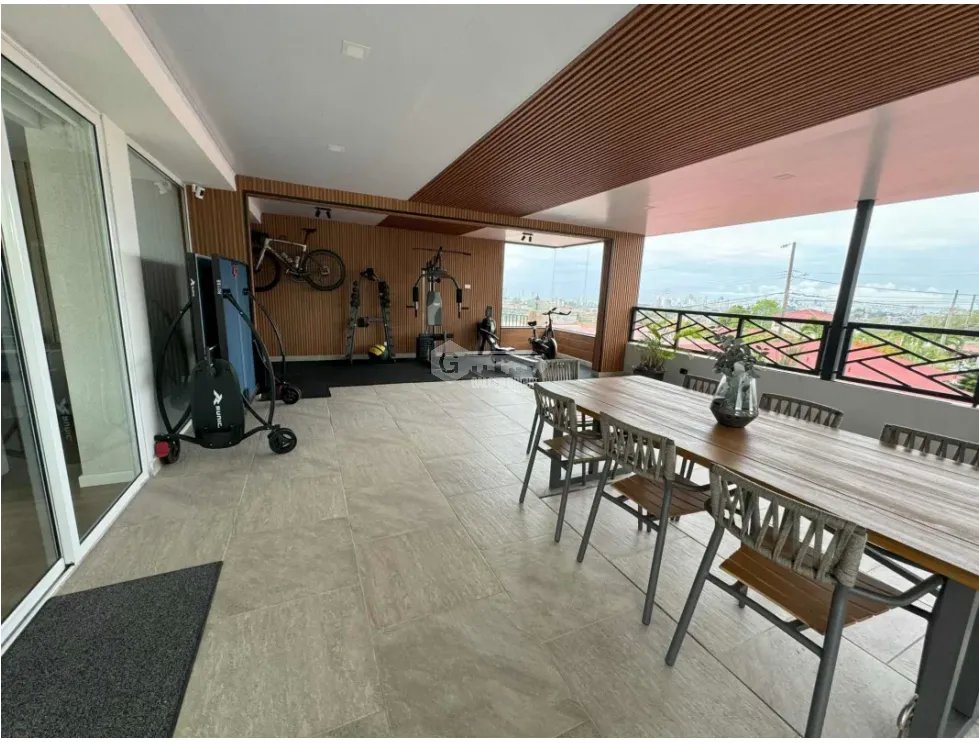 SE VENDE CASA EN VILLA LUCRE URB. ALTOS DE SAN RAFAEL CON PISCINA