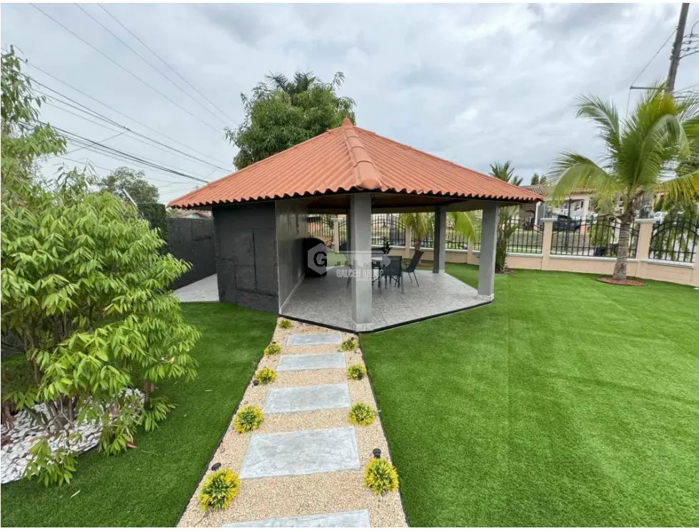SE VENDE CASA EN VILLA LUCRE URB. ALTOS DE SAN RAFAEL CON PISCINA