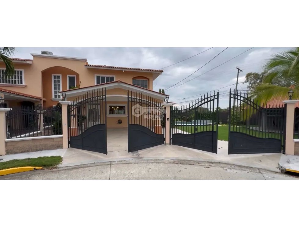 SE VENDE CASA EN VILLA LUCRE URB. ALTOS DE SAN RAFAEL CON PISCINA