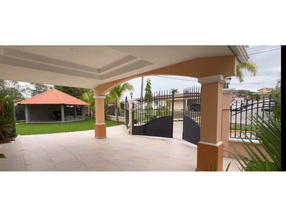 VILLA LUCRE / ALTOS DE SAN RAFAEL / 521M / 3 HABITACION / PISCINA