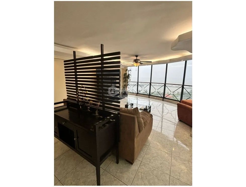 SE VENDE APARTAMENTO EN BELLA VISTA PH ROCA MAR CON VISTA AL MAR
