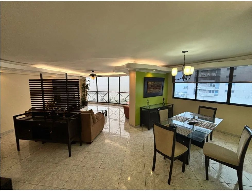 SE VENDE APARTAMENTO EN BELLA VISTA PH ROCA MAR CON VISTA AL MAR