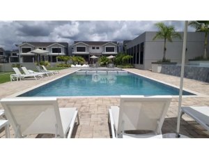 SE VENDE CASA EN BRISAS DEL GOLF PH AVEN...