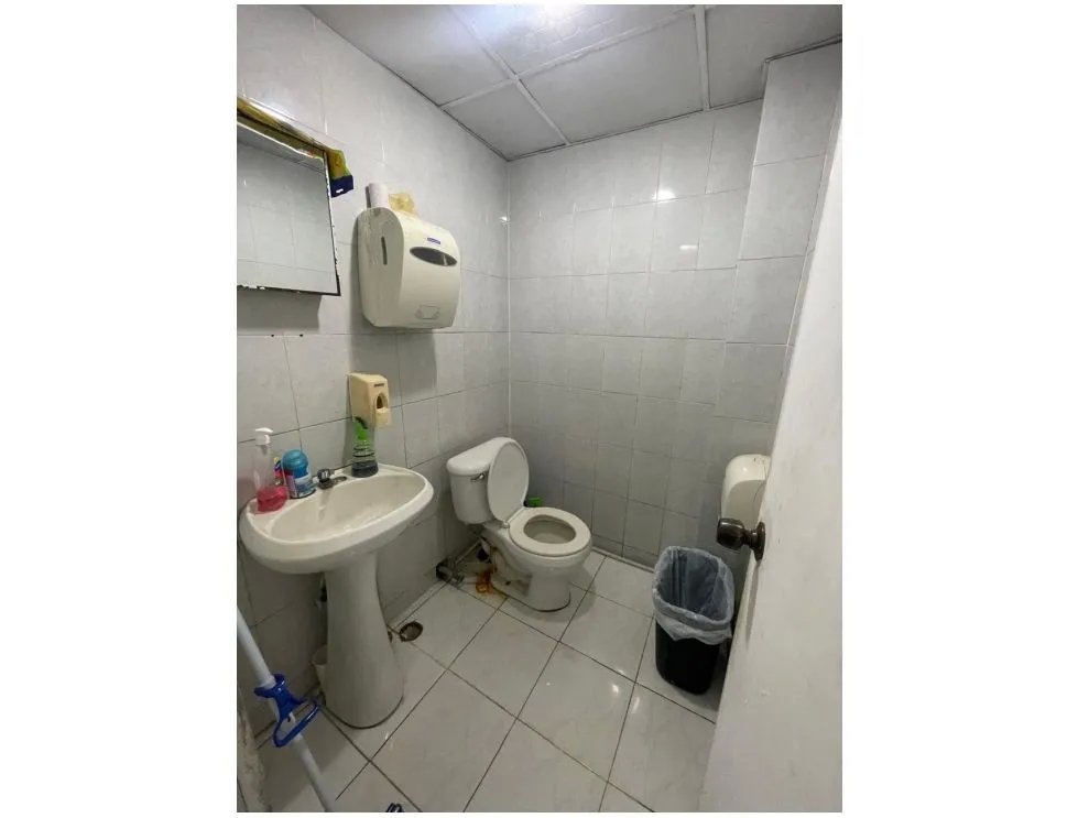 COLON / OFIBODEGA / 1800M / PUERTA ENROLLABLE / MEZZANINE / SOBRE VIA