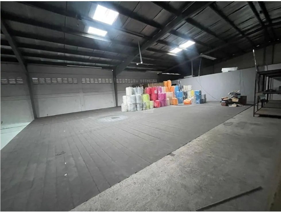COLON / OFIBODEGA / 1800M / PUERTA ENROLLABLE / MEZZANINE / SOBRE VIA