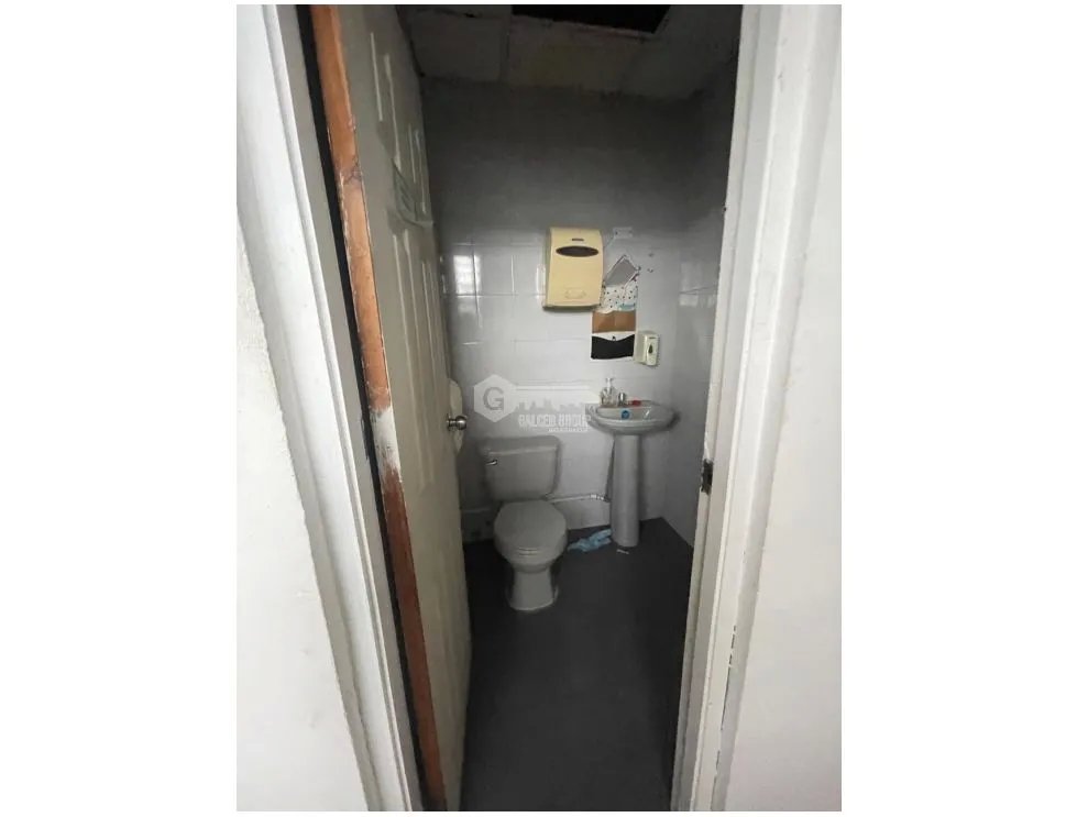COLON / OFIBODEGA / 1800M / PUERTA ENROLLABLE / MEZZANINE / SOBRE VIA