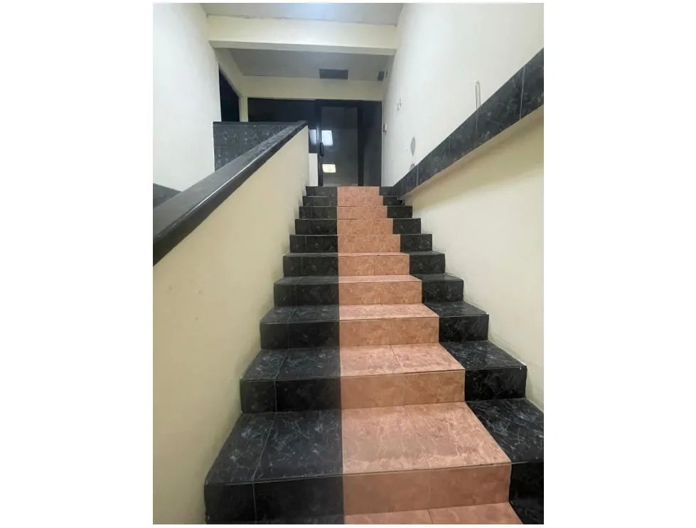 COLON / OFIBODEGA / 1800M / PUERTA ENROLLABLE / MEZZANINE / SOBRE VIA