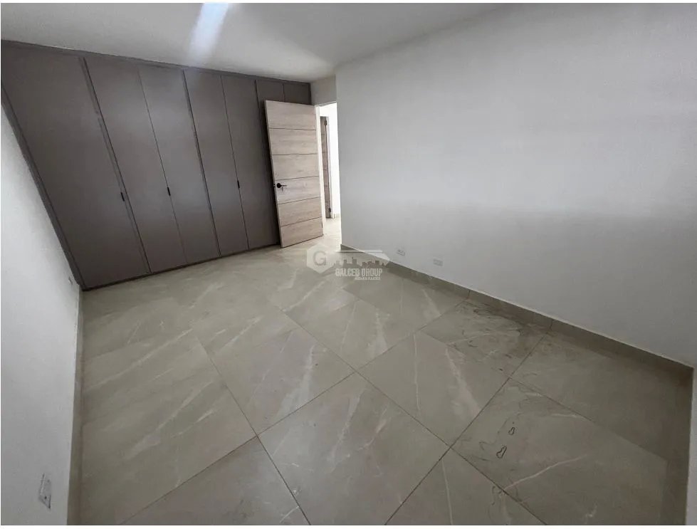 SE VENDE CASA EN SAN FRANCISCO PH FLAMINGO DE 4 HABITACION Y TERRAZA
