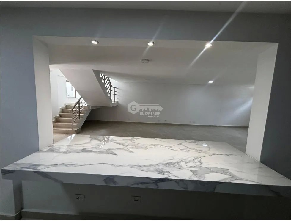 SE VENDE CASA EN SAN FRANCISCO PH FLAMINGO DE 4 HABITACION Y TERRAZA