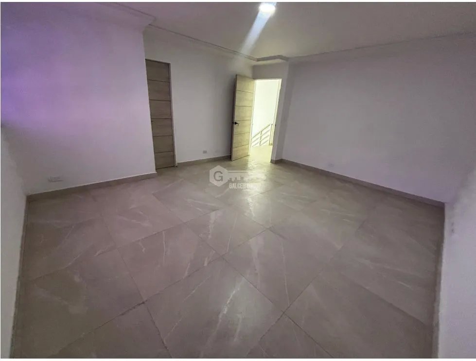 SE VENDE CASA EN SAN FRANCISCO PH FLAMINGO DE 4 HABITACION Y TERRAZA