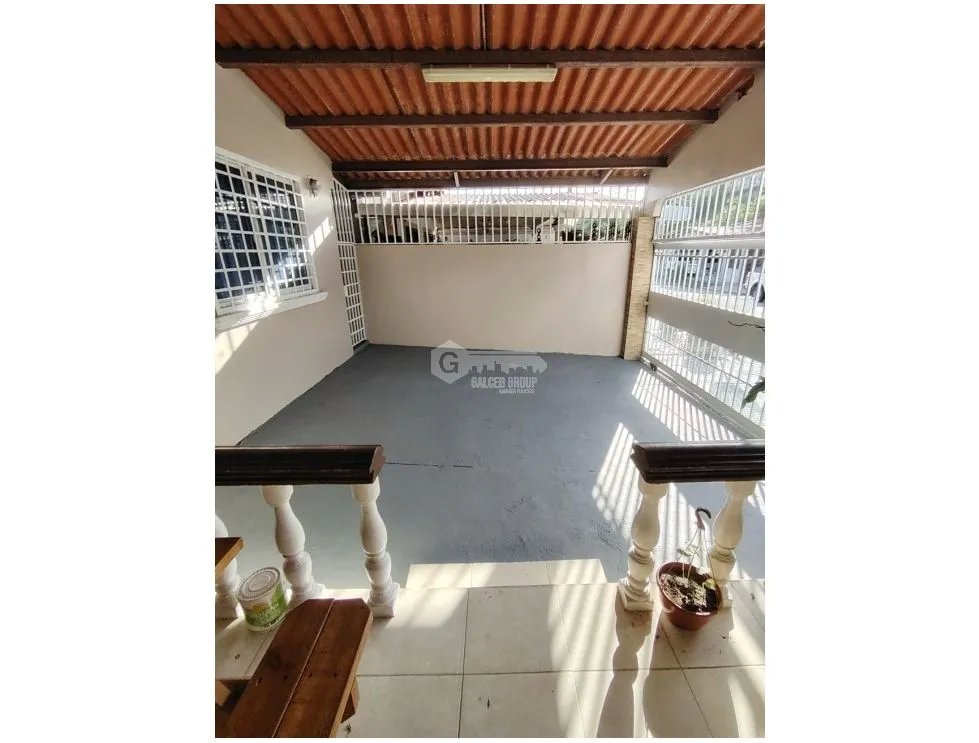 VENTA DE CASA EN BRISAS DEL GOLF DE 3 HABITACIONES CON 2 TERRAZAS