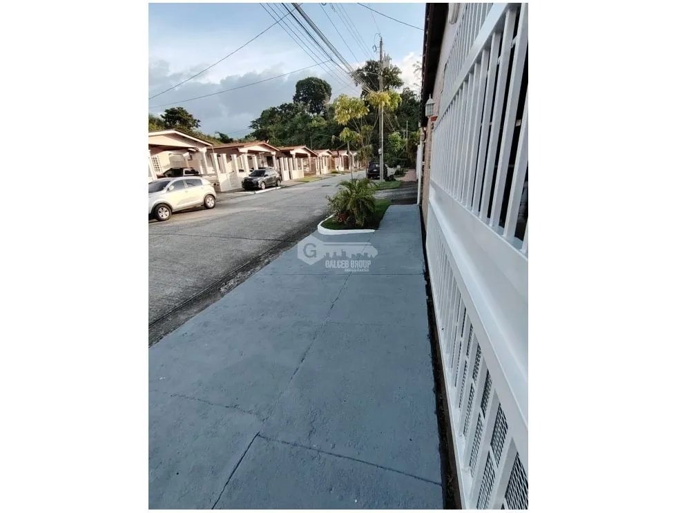 VENTA DE CASA EN BRISAS DEL GOLF DE 3 HABITACIONES CON 2 TERRAZAS
