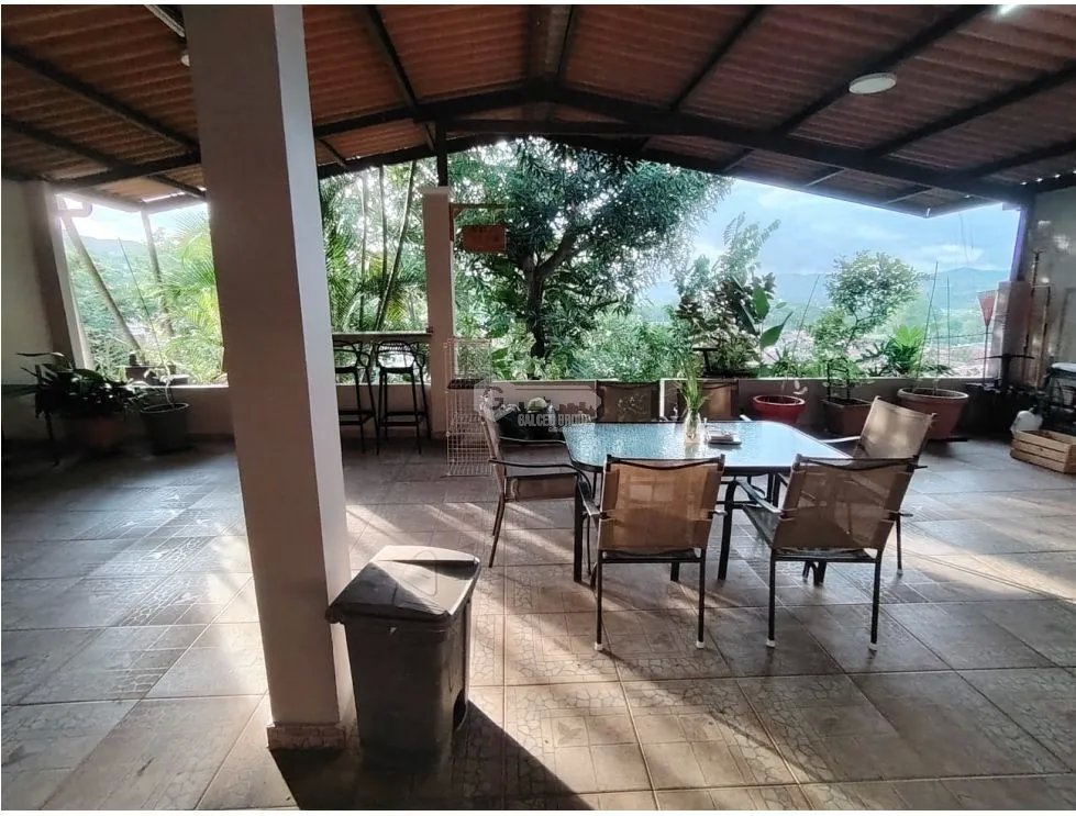 VENTA DE CASA EN BRISAS DEL GOLF DE 3 HABITACIONES CON 2 TERRAZAS