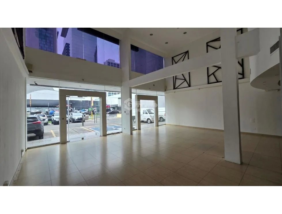 OBARRIO / 330M / MEZZANINE / DIVISIONES / 5 PARKING / SOBRE VÍA
