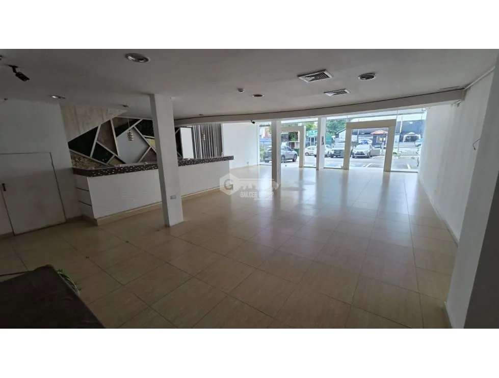 OBARRIO / 330M / MEZZANINE / DIVISIONES / 5 PARKING / SOBRE VÍA