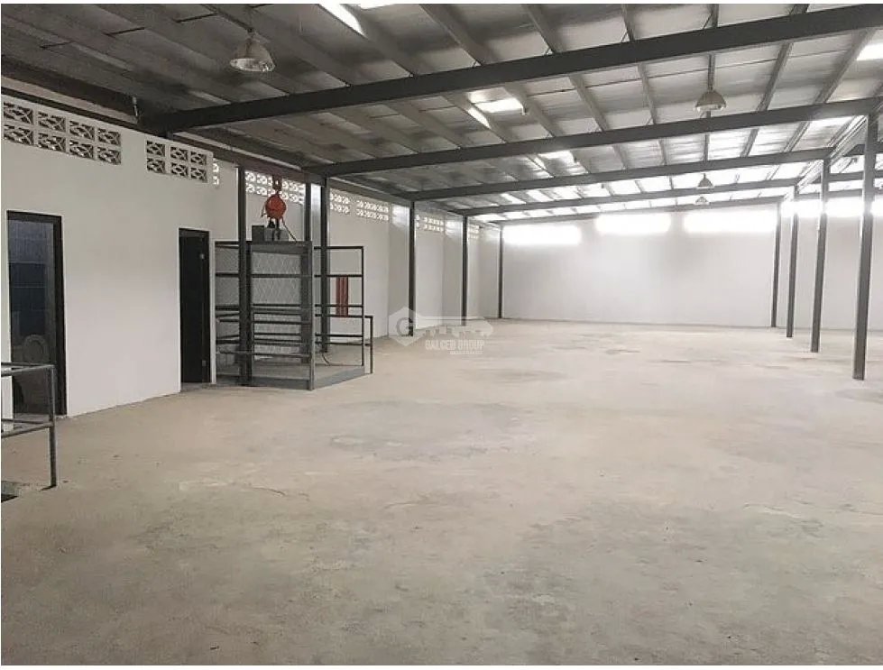SE VENDE GALERA EN LLANO BONITO DE 2700M CON 2 ELEVADORES DE CARGA