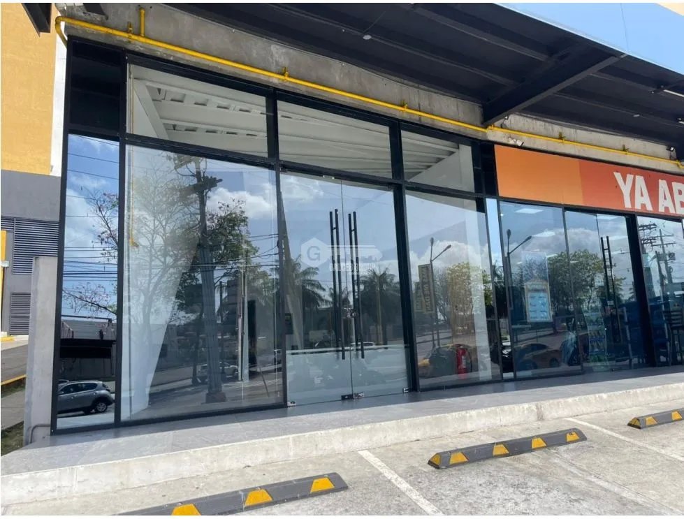 SE ALQUILA LOCAL EN MIDTOWN PLAZA TUMBA MUERTO DE 110M PLANTA BAJA