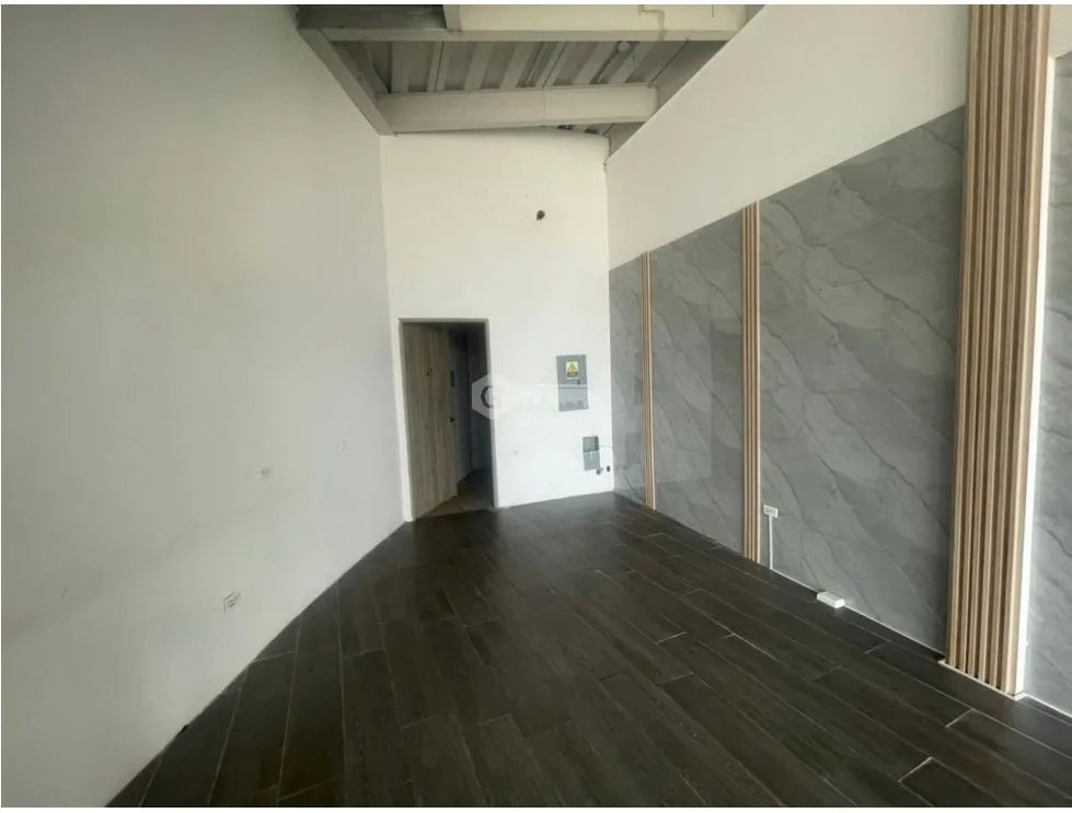 LOCAL / TUMBA MUERTO / MIDTOWN PLAZA / 110M / VACIO / PLANTA BAJA