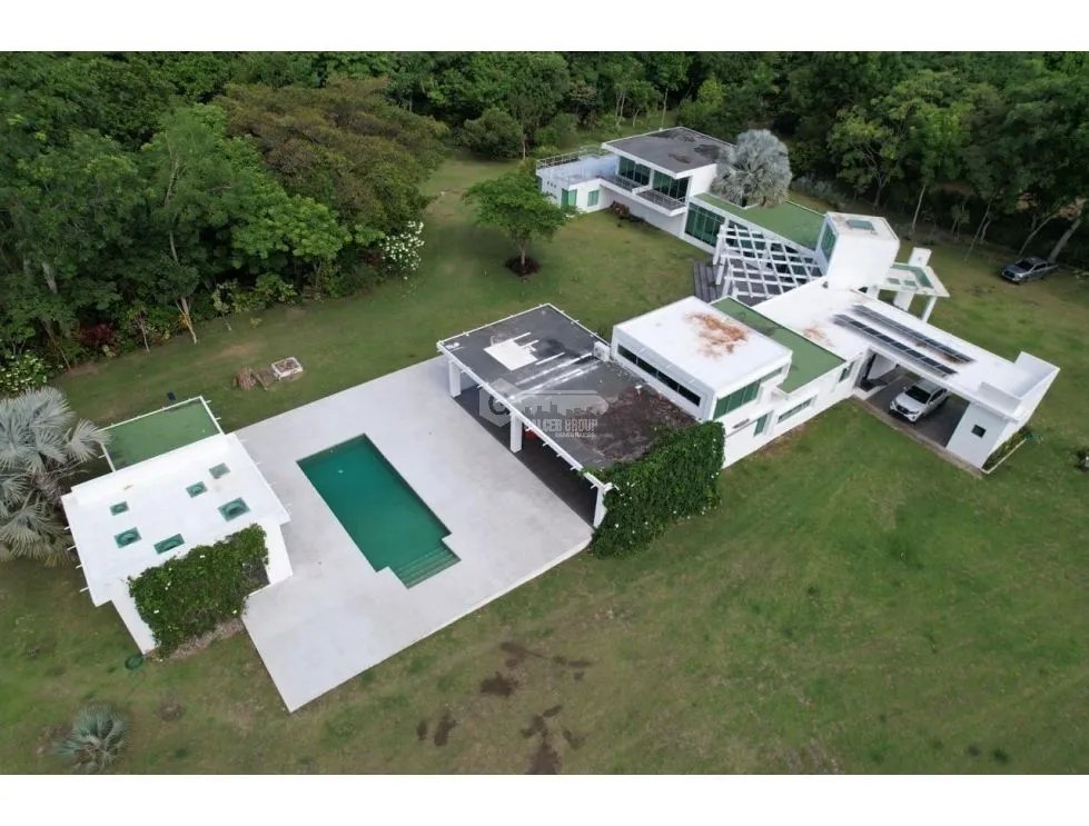 COCLE / SANTA CLARA / 11000M / 5 HABITACION / 6 BAÑOS / PISCINA / AG
