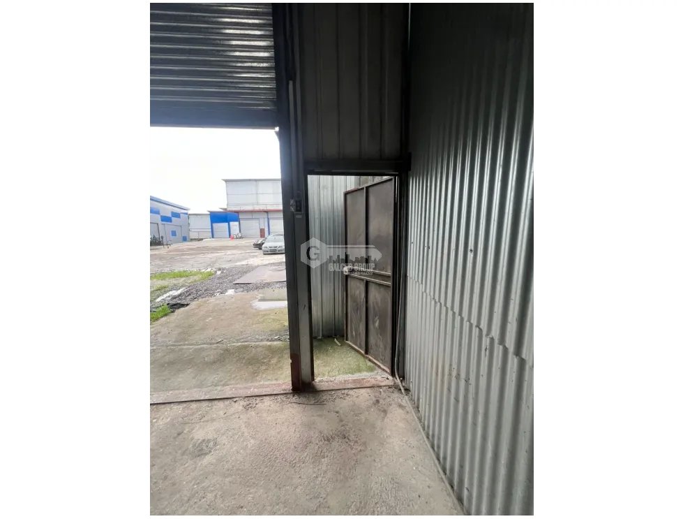 ALQUILER DE GALERA 80M EN PARQUE INDUSTRIAL MAÑANITAS ESPACIO AMPLIO