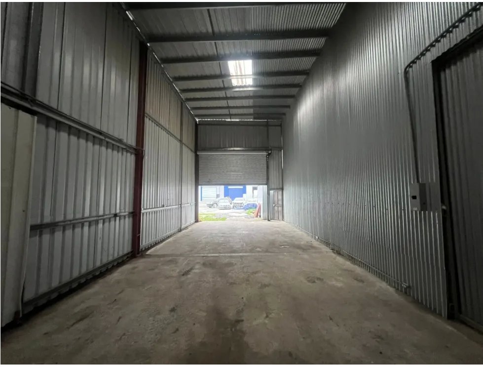 ALQUILER DE GALERA 80M EN PARQUE INDUSTRIAL MAÑANITAS ESPACIO AMPLIO