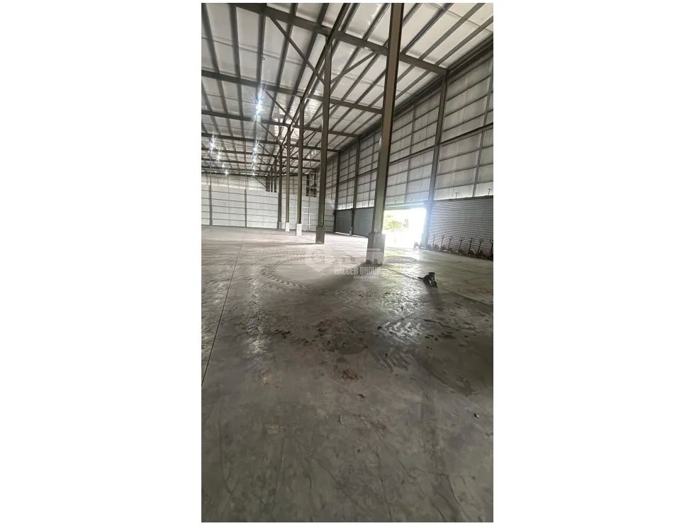 BODEGA EN LAS MAÑANITAS / USO COMERCIAL / 2738M /  PARQUE INDUSTRIAL