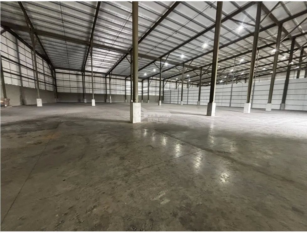 BODEGA EN LAS MAÑANITAS / USO COMERCIAL / 2738M /  PARQUE INDUSTRIAL