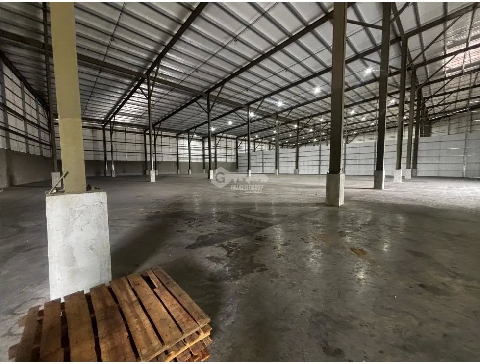 BODEGA EN LAS MAÑANITAS / USO COMERCIAL / 2738M /  PARQUE INDUSTRIAL