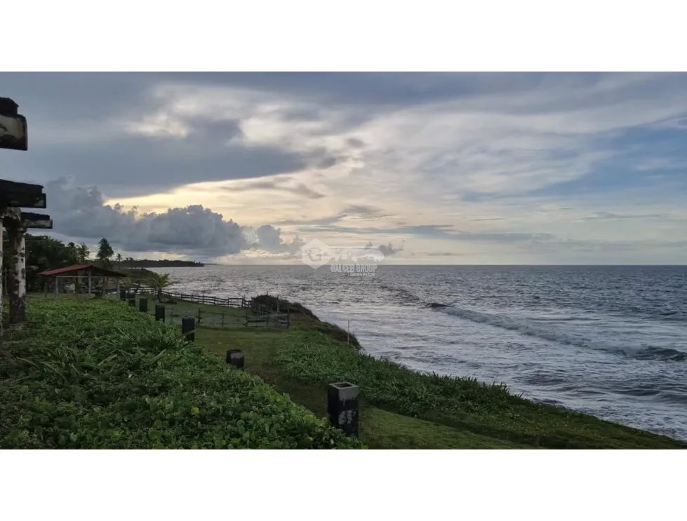 TERRENO FRENTE AL MAR / COLON PALMAS BELLAS / 2500M / ORILLA CALLE
