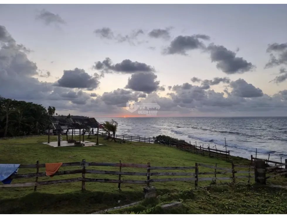 TERRENO FRENTE AL MAR / COLON PALMAS BELLAS / 2500M / ORILLA CALLE