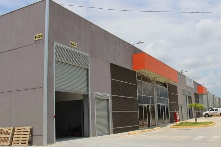 Warehouse for sale in 24 de Diciembre, main road