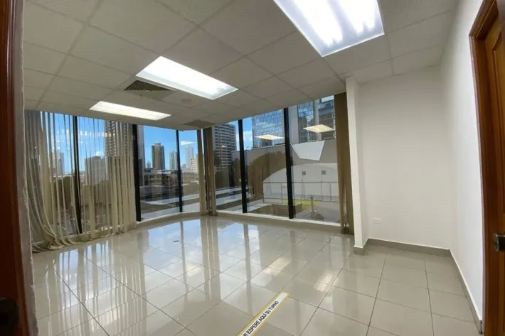 Se alquila oficina en Avenida Samuel Lewis, Obarrio