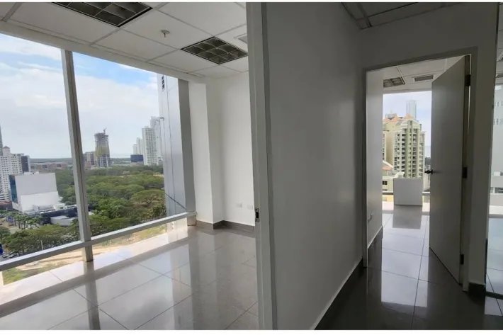 Commercial premises for rent in PH Aseguradora Ancon, Costa del Este
