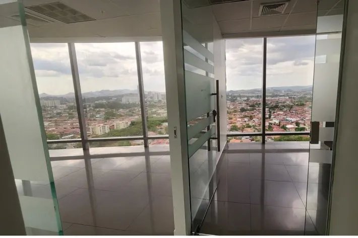 Commercial premises for rent in PH Aseguradora Ancon, Costa del Este