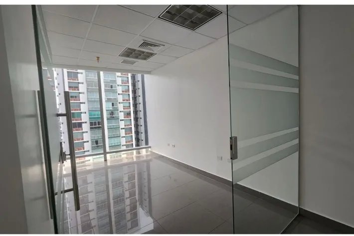 Commercial premises for rent in PH Aseguradora Ancon, Costa del Este