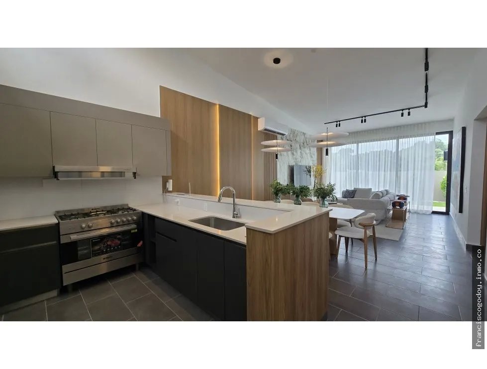 Single Family House for sale in Condado del Rey