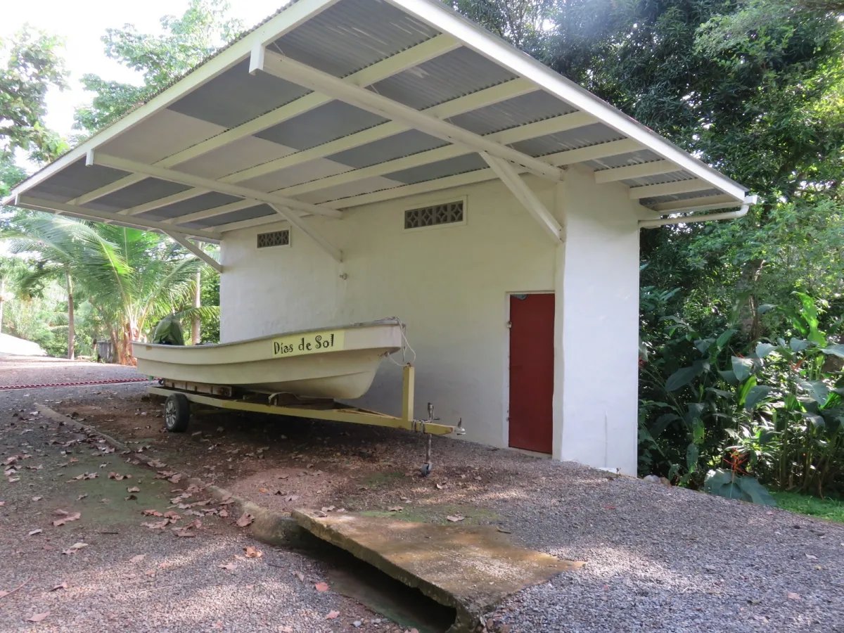Península privada con casa y acceso al mar en Boca Chica