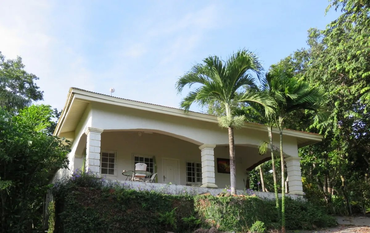 Península privada con casa y acceso al mar en Boca Chica