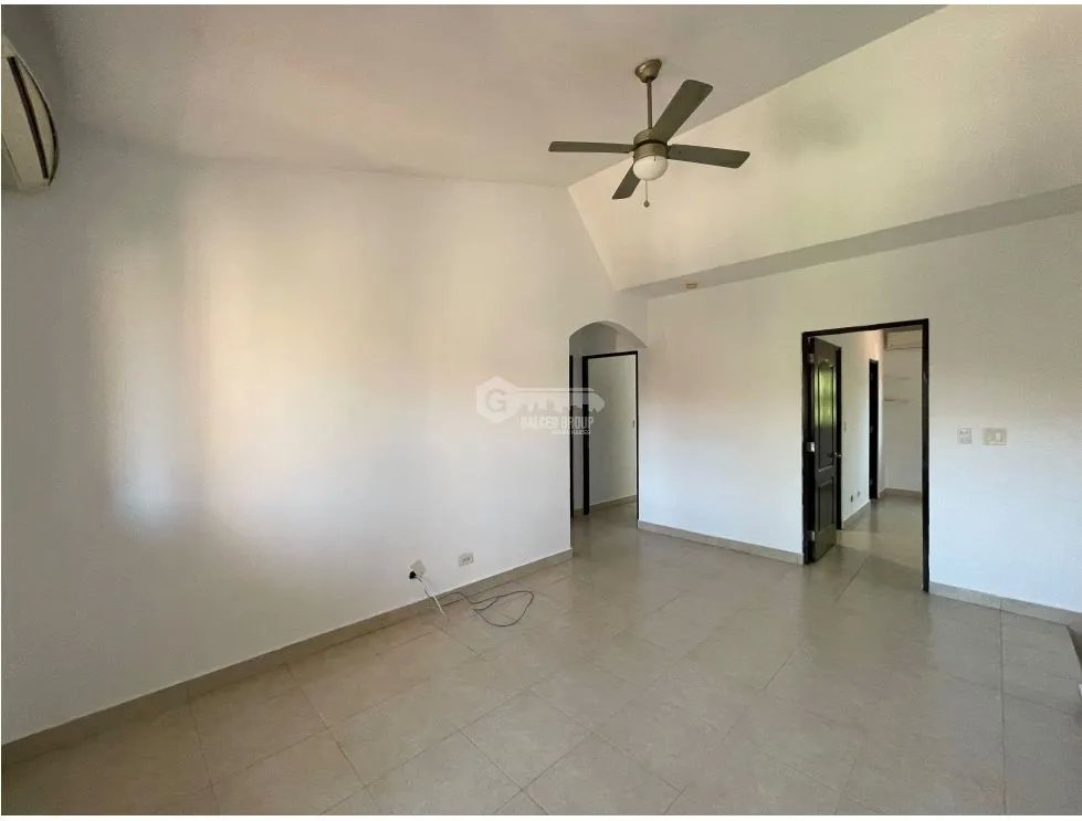 Single Family House for rent in Versalles