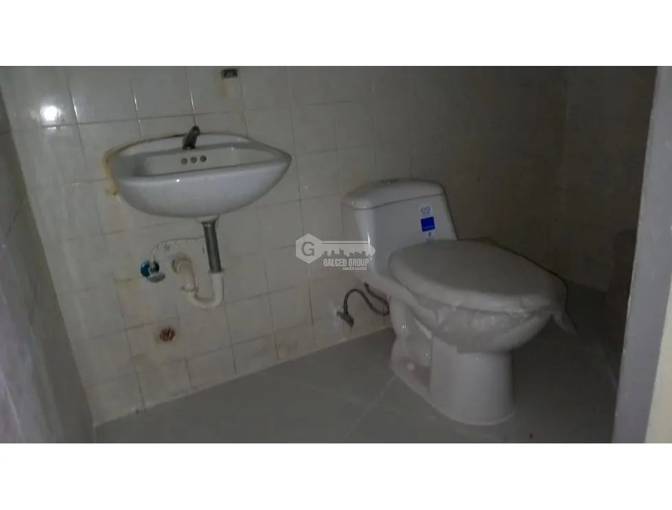 LOCAL / AVENIDA LA PULIDA / PH RIO PLAZA / 55 M2 / VACIO