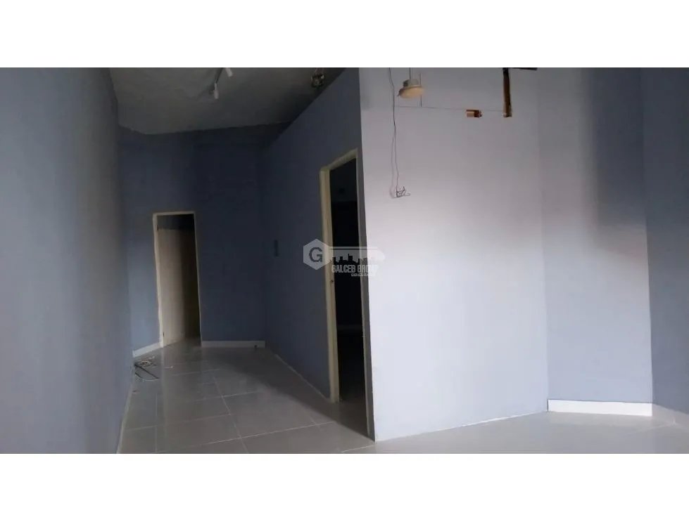 LOCAL / AVENIDA LA PULIDA / PH RIO PLAZA / 55 M2 / VACIO