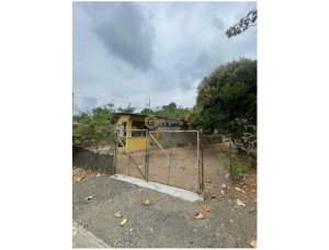 SE VENDE CASA CON TERRENO COMERCIAL EN G...